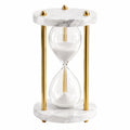Dekorative Sanduhr mit weißem Marmor und goldenen Akzenten