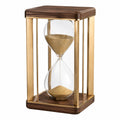 Elegante Sanduhr mit Holzrahmen und goldenen Akzenten